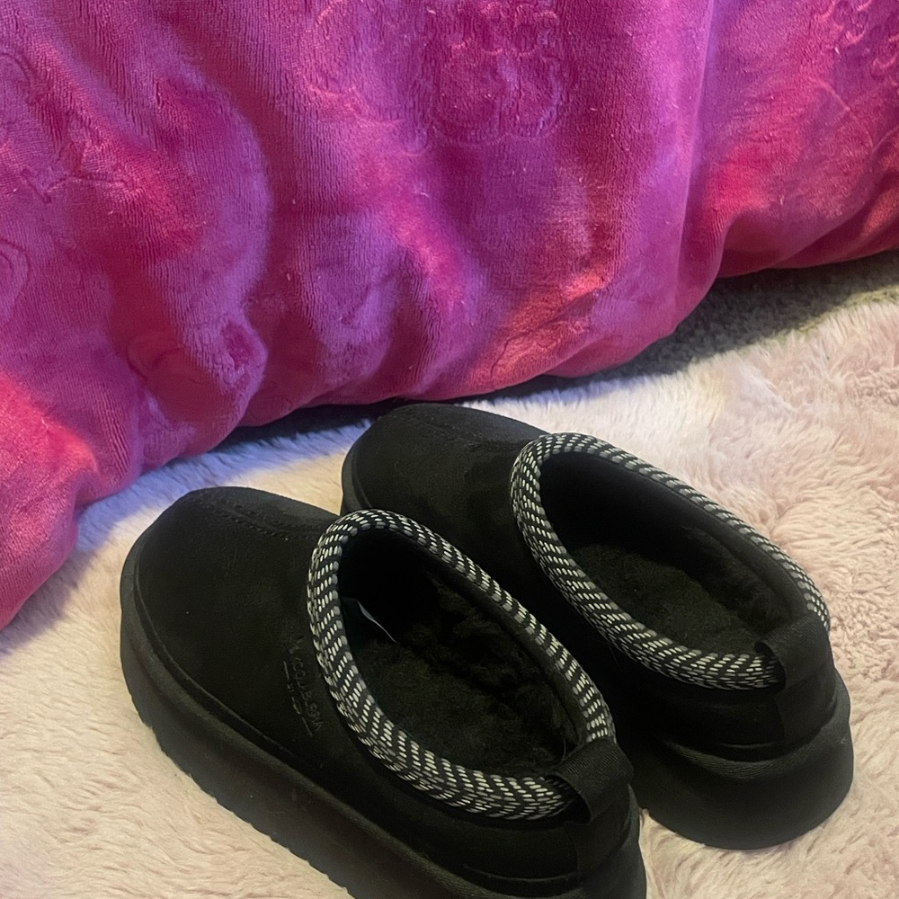 Koolaburra uggs Black Slip-On Shoes with Patterned Trim